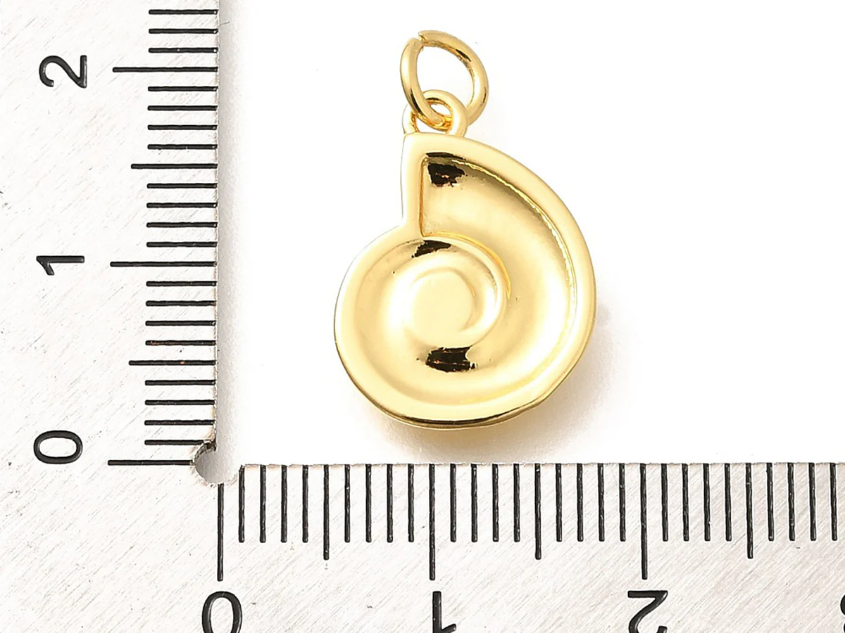 Breloque coquillage orné de strass en laiton doré à l’or fin – Image 4
