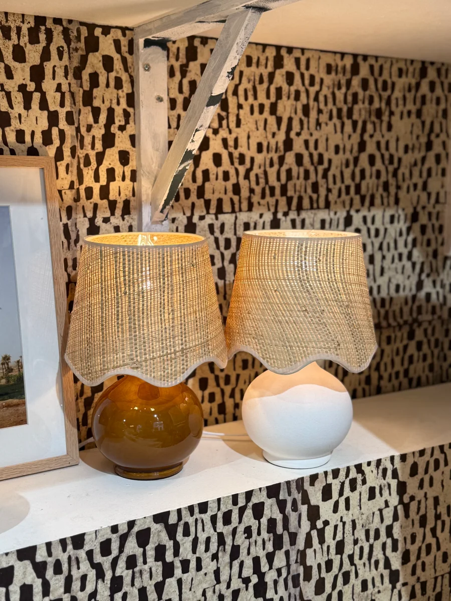 Lampe Joséphine en céramique et raphia - 2 couleurs disponibles – Image 2