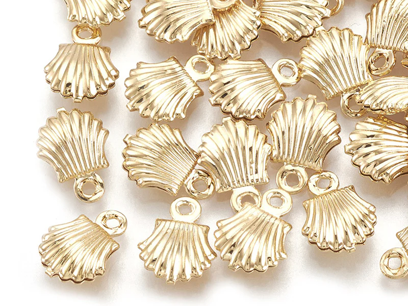 Breloque pendentif mini coquillage en laiton doré à l'or fin 18K – Image 4