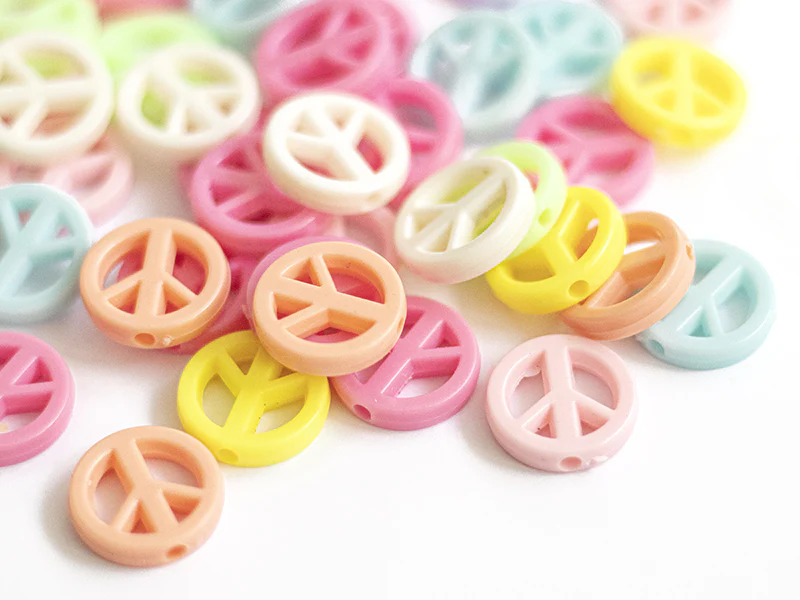 50 perles en plastique - peace and love - pastelles – Image 2