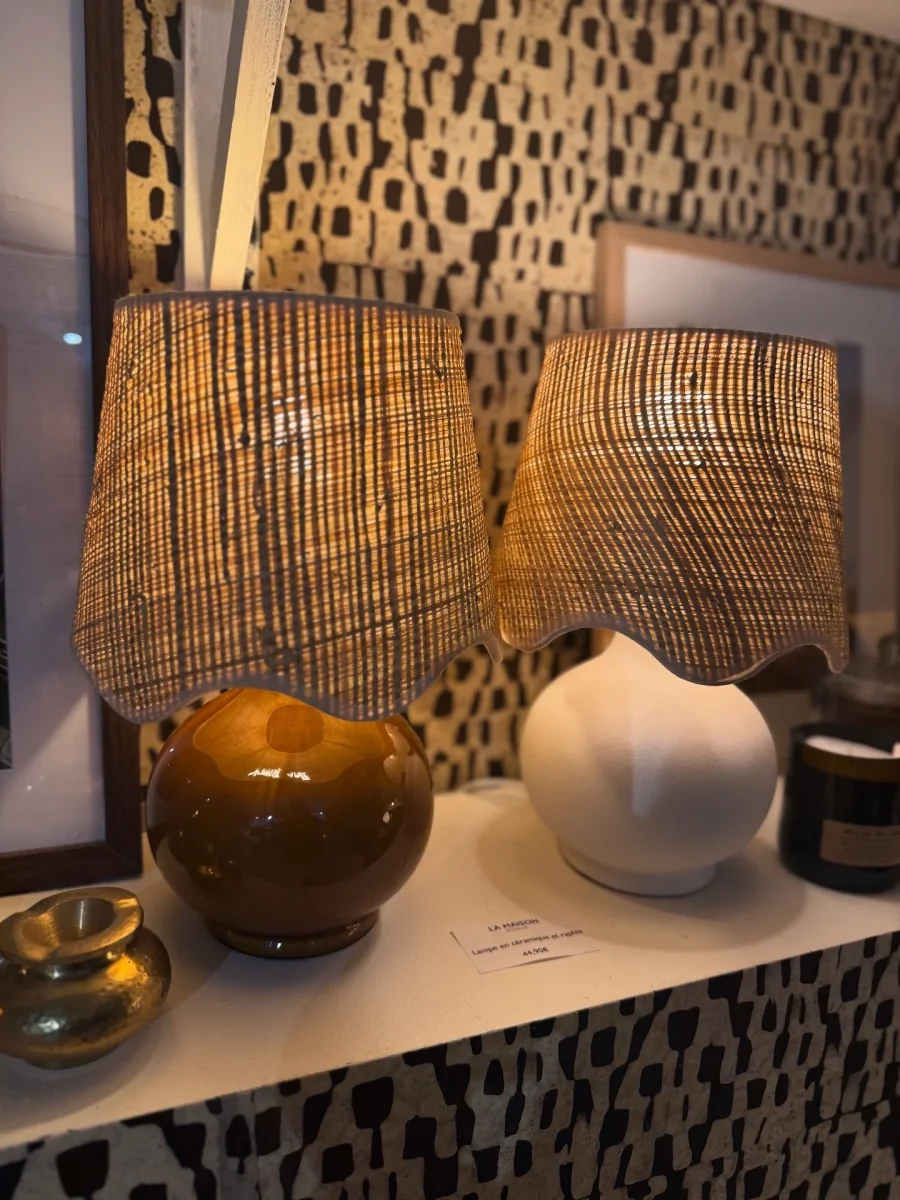Lampe Joséphine en céramique et raphia - 2 couleurs disponibles – Image 3